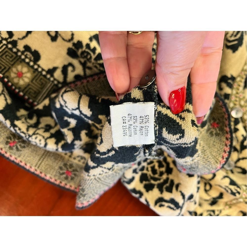 Icelandic Tan & Black Cross Button V-Neck Floral … - image 7